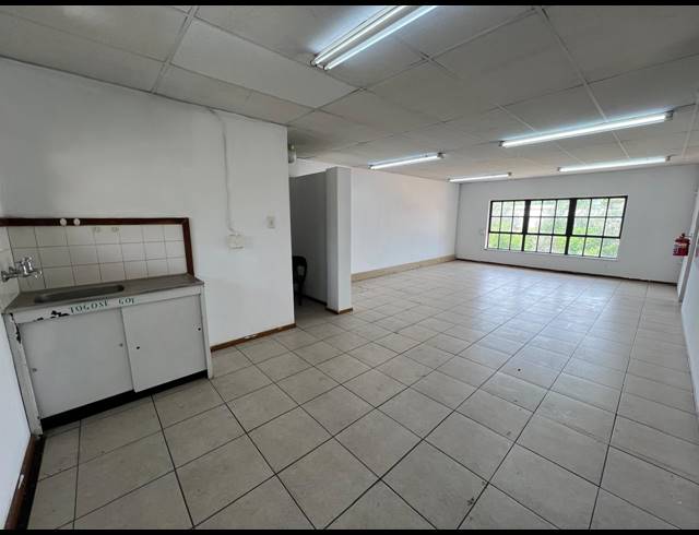 282M² WAREHOUSE TO LET IN STRIJDOMPARK